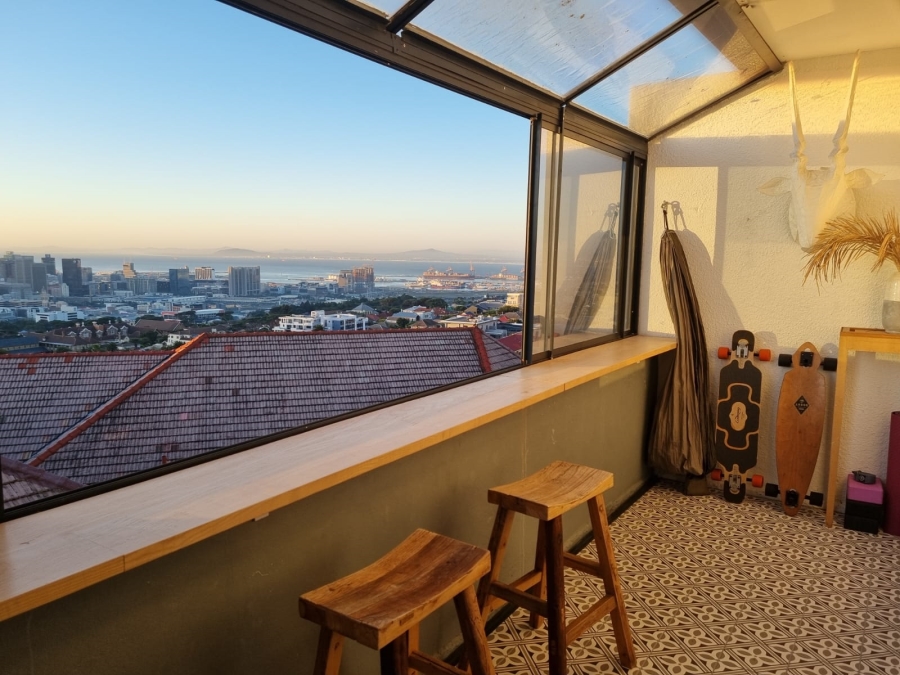 1 Bedroom Property for Sale in Vredehoek Western Cape